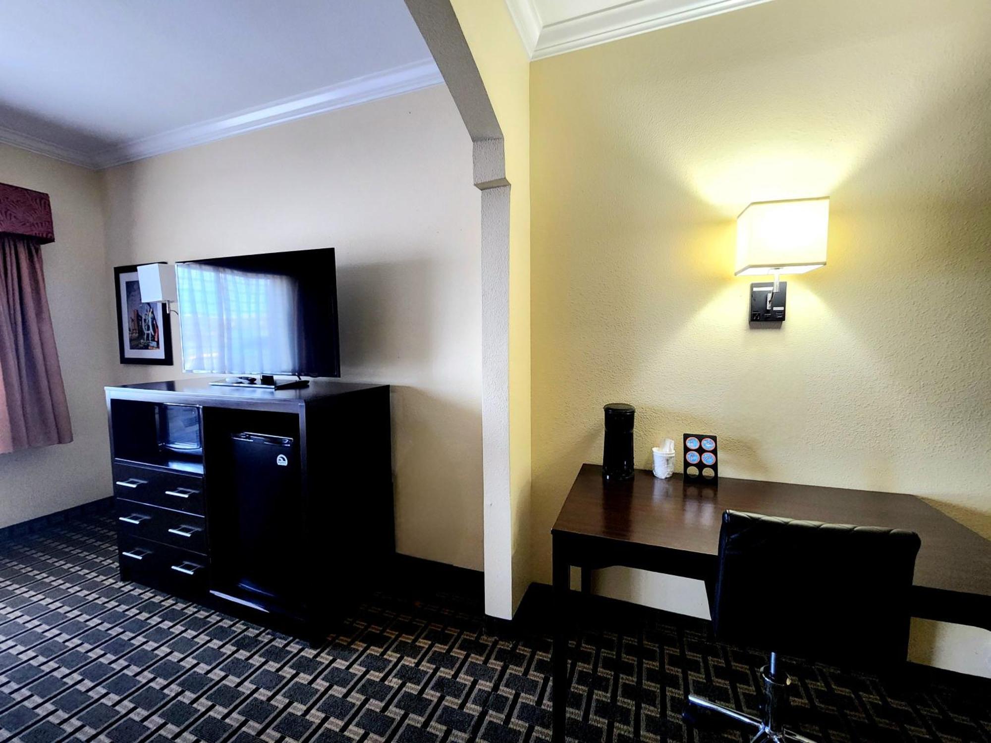 Days Inn & Suites By Wyndham Sam Houston Tollway Jersey Village Εξωτερικό φωτογραφία